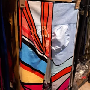 لگ ورزشی زنانه طرح آبنباتی باسن چین دار