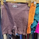 ست شورتک و نیم تنه دوحالته ورزشی زنانه Alo