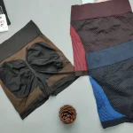 شورتک ورزشی زنانه طرح دار سیملس پشت چین دار وارداتی