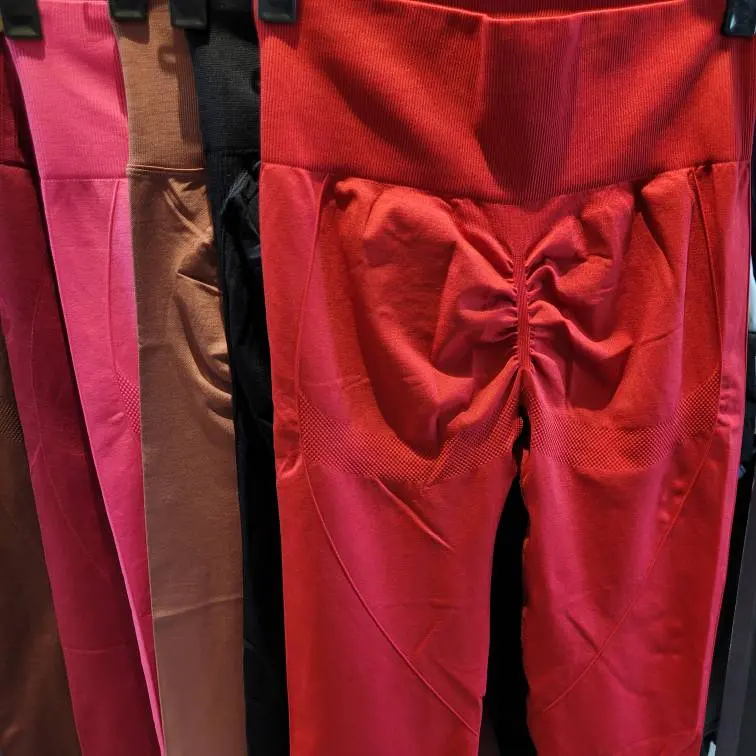 leg-posht-khatdar-zananeh (9) لگ ورزشی زنانه پشت خط دار باسن چین دار سیملس