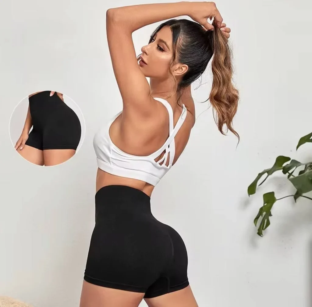 شورتک سیملس پشت چین زنانه تک رنگ مشکی