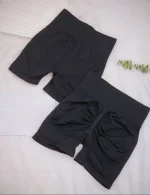 شورتک سیملس پشت چین زنانه تک رنگ مشکی